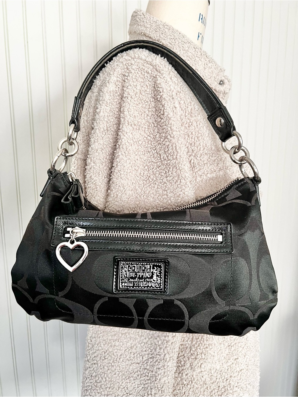 Coach Vintage Poppy Signature C Black Jacquard Hobo Bag Heart Charm